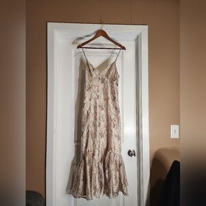 Storia Beige Floral Maxi Dress